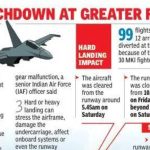 एअरपोर्ट रनवे बंद झाल्यानंतर पुन्हा वेळापत्रक, परतावा मिळवण्यासाठी प्रवासी धावपळ करतात