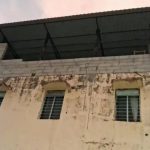 सातारा जिल्ह्यात मुसळधार पाऊस आणि वाऱ्यामुळे झेडपी शाळेची भिंत कोसळून ६५ वर्षीय महिलेचा मृत्यू झाला.