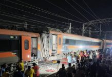 पुण्यात मंगळवारी वंदे भारत एक्स्प्रेस रुळावरून घसरल्याने रेल्वे वाहतुकीला मोठा फटका बसला