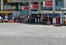 दरवाढीच्या भीतीने पेट्रोल, डिझेलच्या विक्रीत २० टक्क्यांनी वाढ, पंतप्रधानांची घोषणा